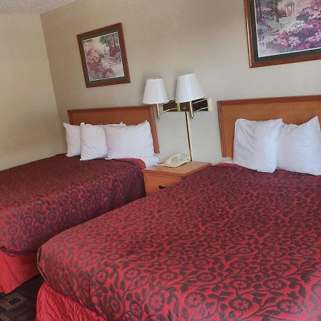 Days Inn Oklahoma City West Экстерьер фото