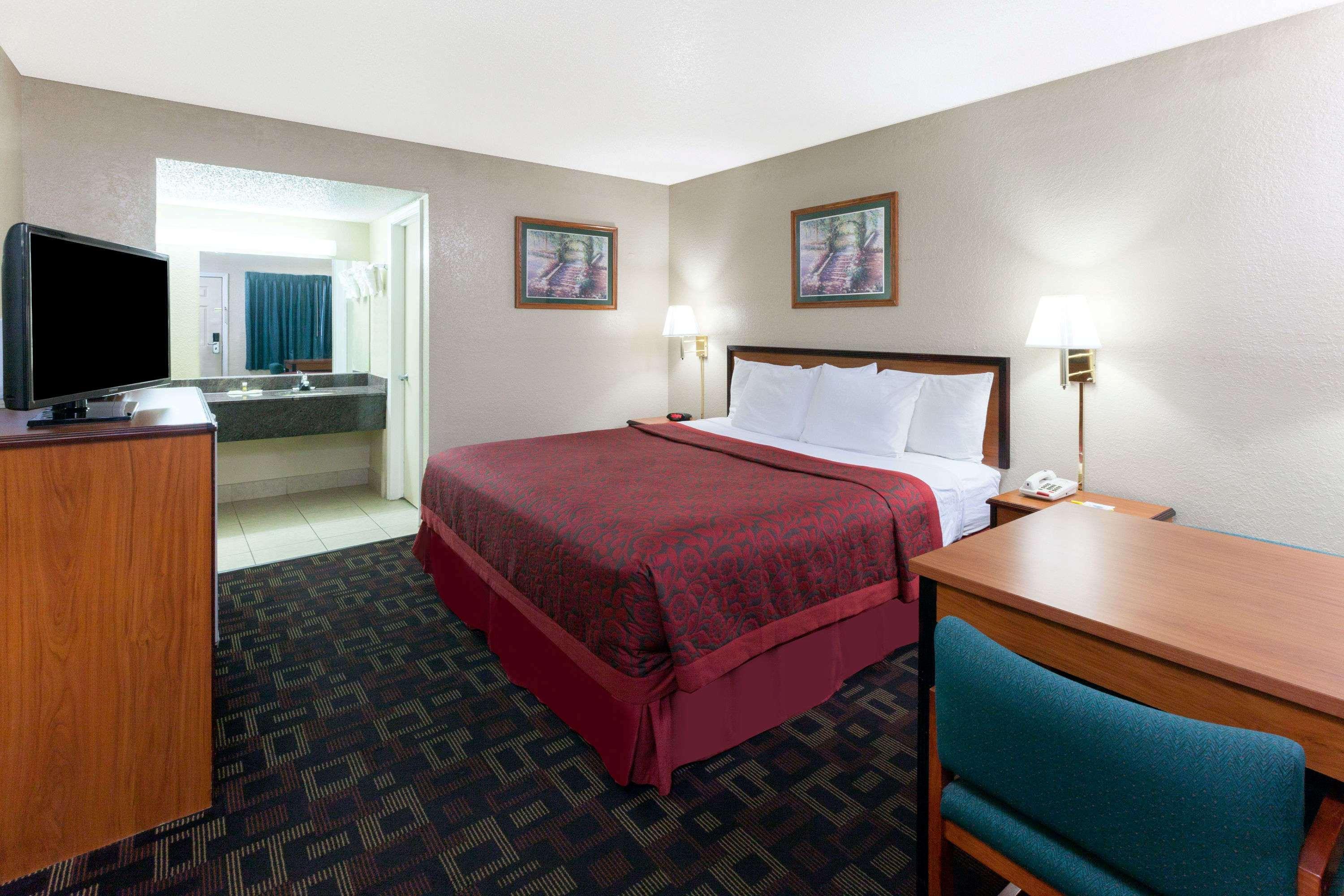 Days Inn Oklahoma City West Экстерьер фото