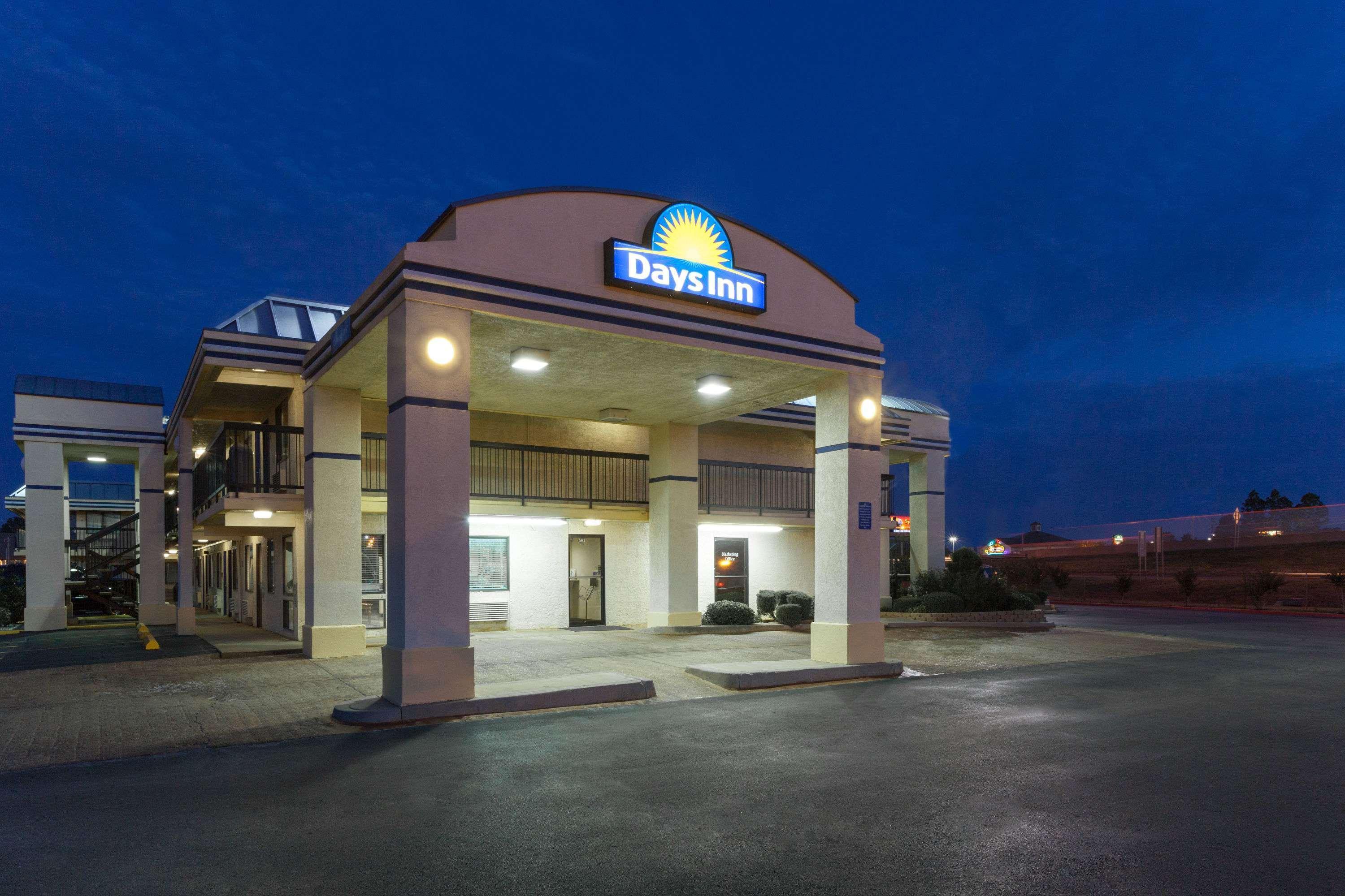 Days Inn Oklahoma City West Экстерьер фото