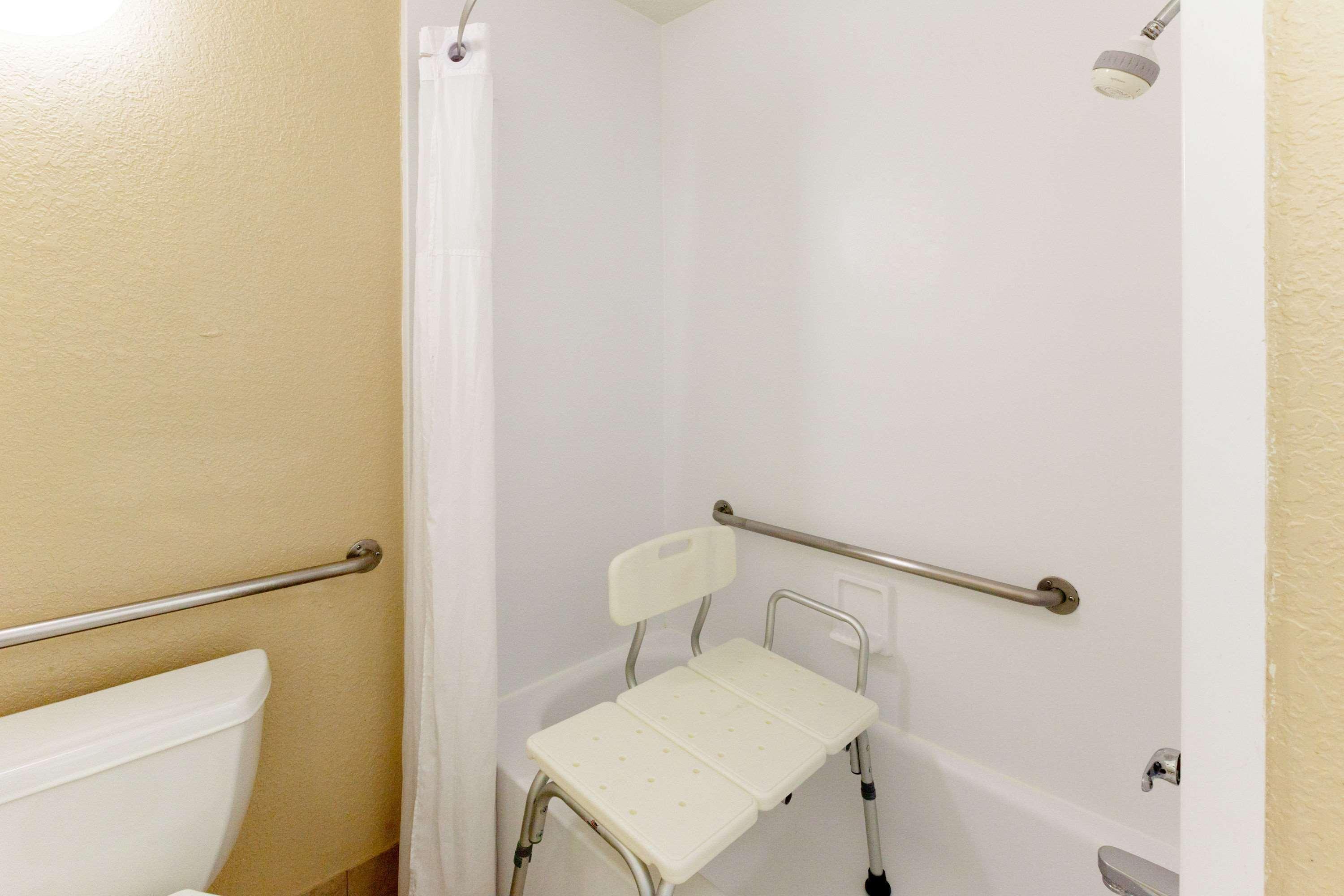 Days Inn Oklahoma City West Экстерьер фото