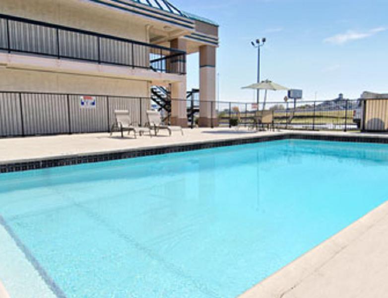 Days Inn Oklahoma City West Экстерьер фото