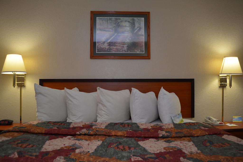 Days Inn Oklahoma City West Экстерьер фото
